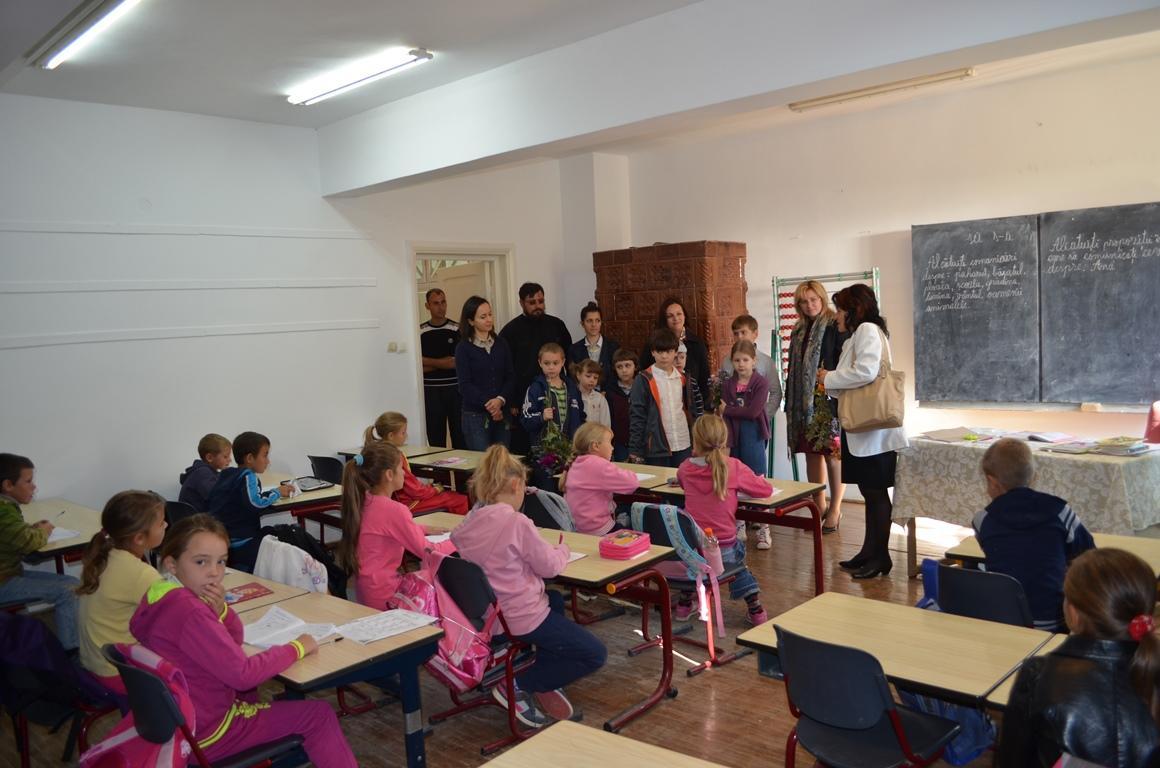1.000 de cărţi pentru copiii de la Şcoala din Schitu Stavnic
